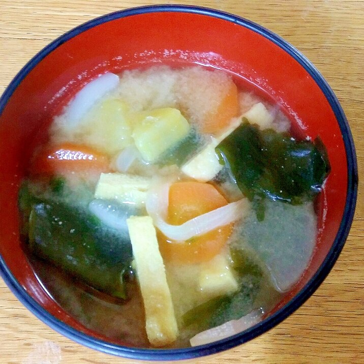 根菜とワカメと油揚げのお味噌汁♪